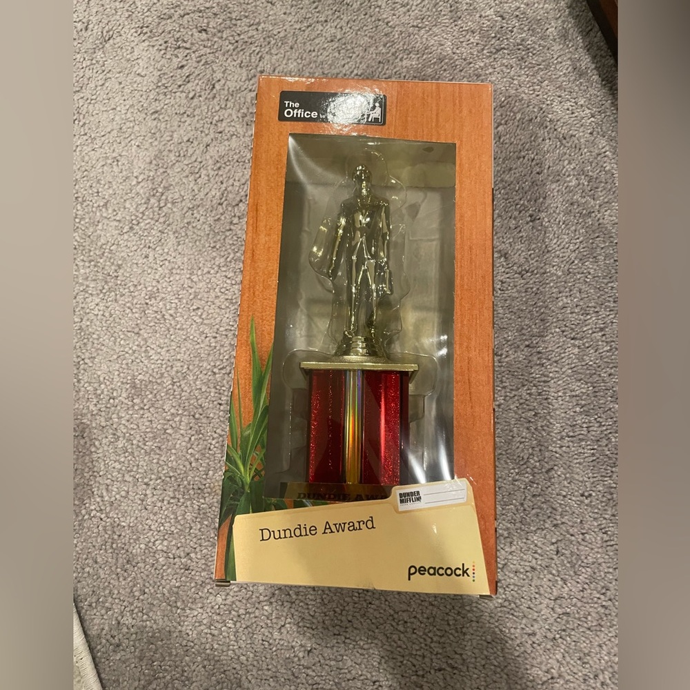 The Office Dundie Award Trophy Statue Figure In Box New Rare! Hard find !